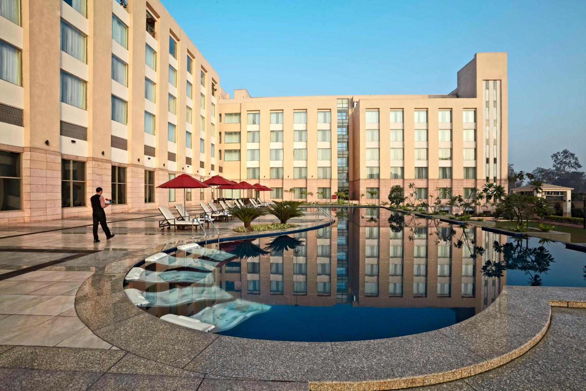 Radisson Blu Hotel Rudrapur Екстер'єр фото
