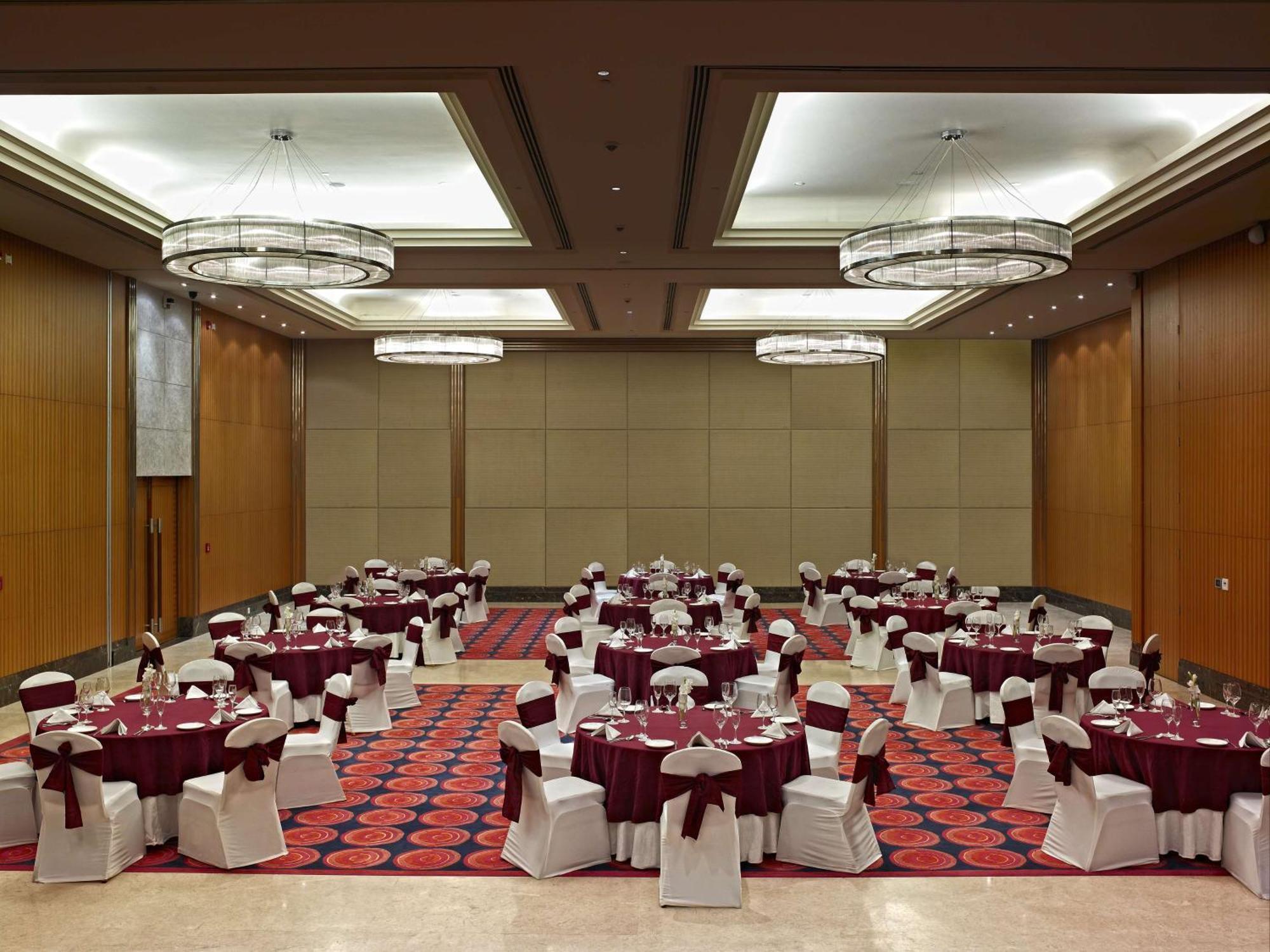 Radisson Blu Hotel Rudrapur Екстер'єр фото