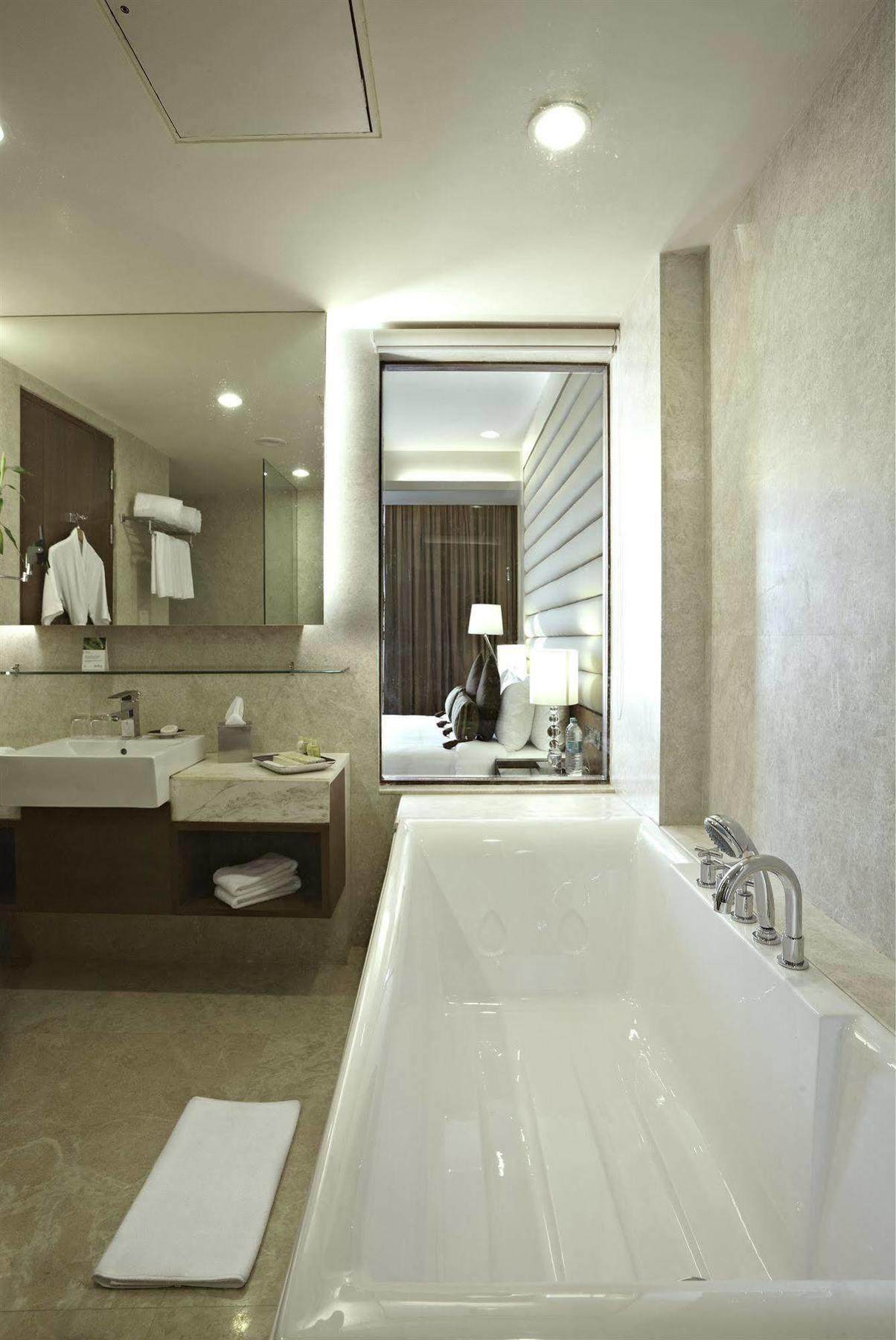 Radisson Blu Hotel Rudrapur Екстер'єр фото