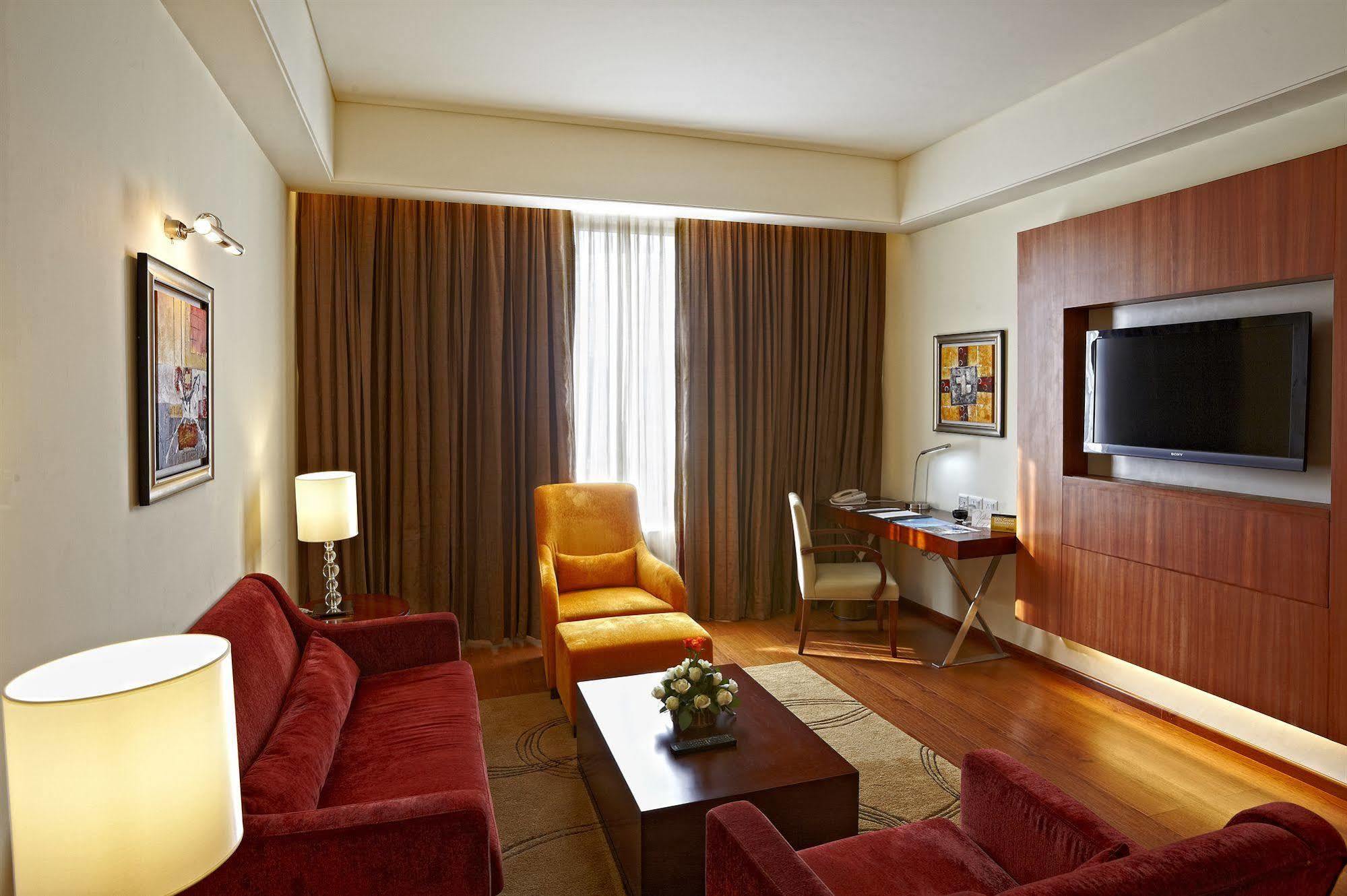 Radisson Blu Hotel Rudrapur Екстер'єр фото