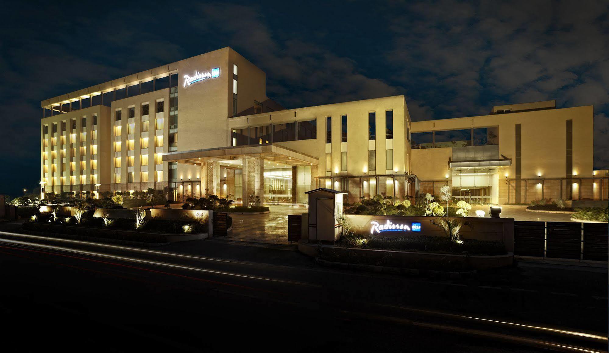 Radisson Blu Hotel Rudrapur Екстер'єр фото