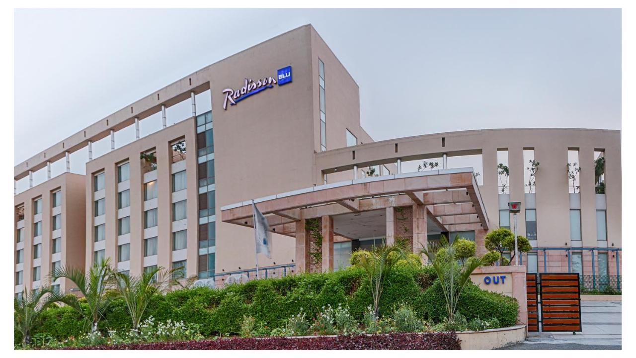 Radisson Blu Hotel Rudrapur Екстер'єр фото